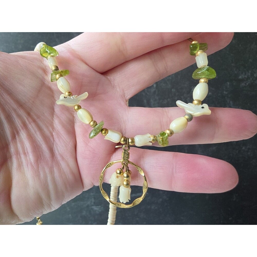 MOP Shell & Peridot Beaded Floral Pendant Fetish Necklace Vintage READ